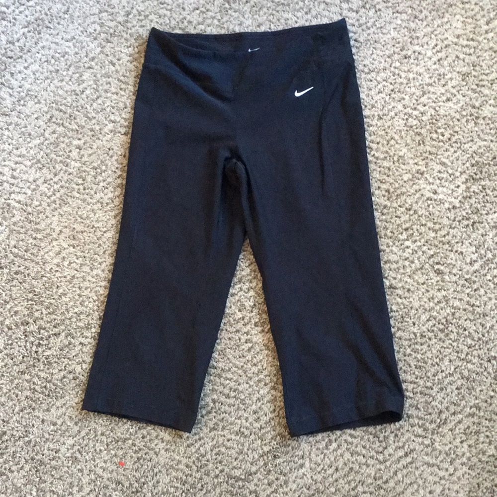 NIKE 3/4 workout leggings small